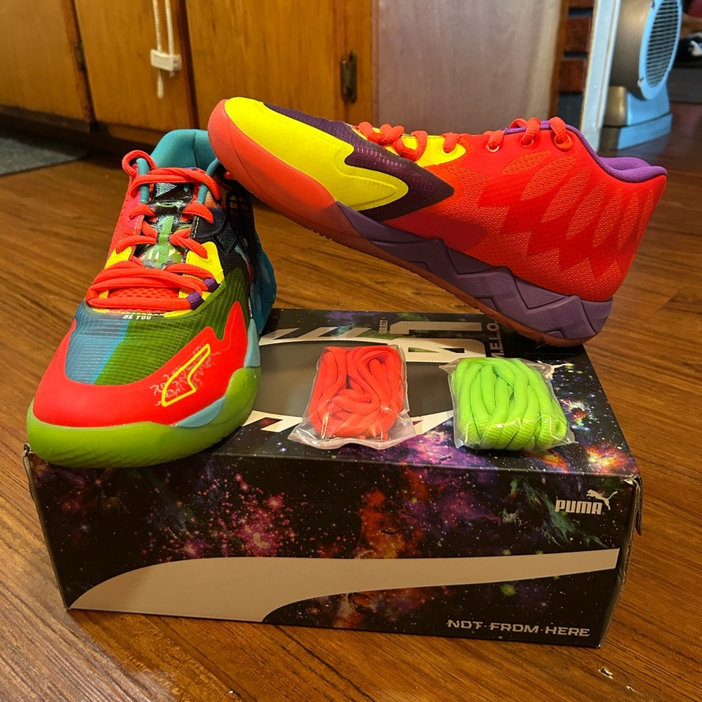 Puma Red and Green Sneakers Vibrant Design